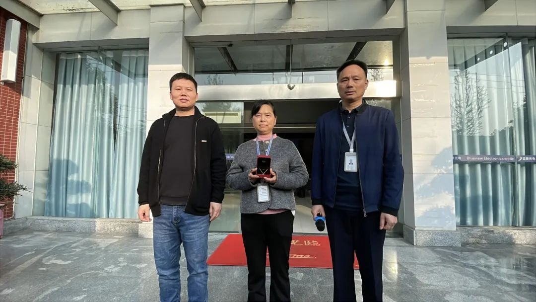  一份神秘礼物，见证了一位老员工与尊龙凯时近20年的共同成长！
